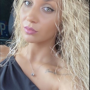 AllyPinkLips live cam video preview