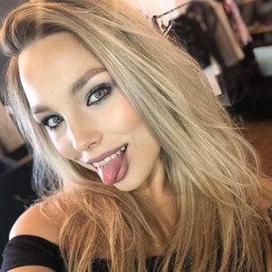 SabrinaGolden live cam video preview