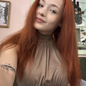 MiaRouge live cam video preview