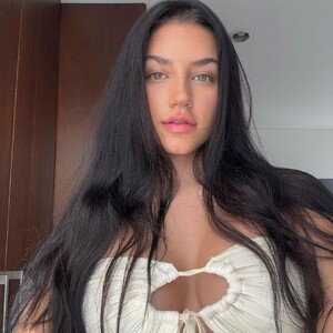 GrettaBenett live cam video preview