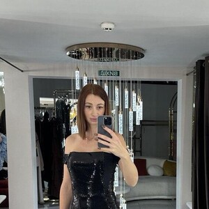 FoxyLika live cam video preview