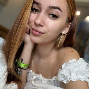 AmyKentt Woman webcam from United Kingdom