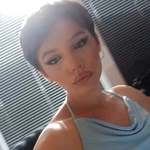ArielleParis Caucasian webcam from Romania