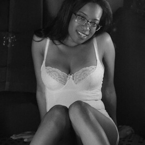 BlessThisJess Ebony webcam from United Kingdom