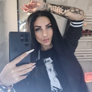 EvelynAisha webcam profile - Indian