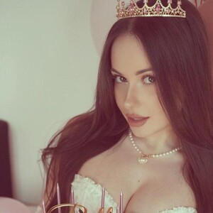 LaraCroftt webcam livesex profile in slovakia cams