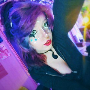 Lilac_Lychee Caucasian webcam from United Kingdom
