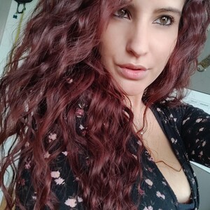 RiaMartinez Hispanic webcam from United Kingdom