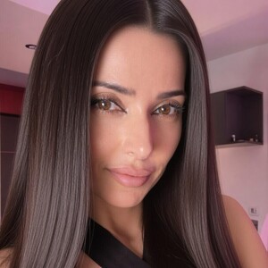 SmileyTinaa Caucasian webcam from Romania